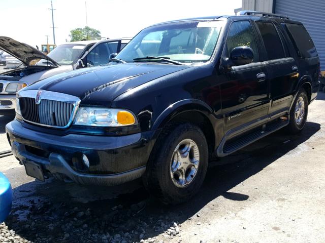5LMPU28L9XLJ08356 - 1999 LINCOLN NAVIGATOR BLACK photo 2