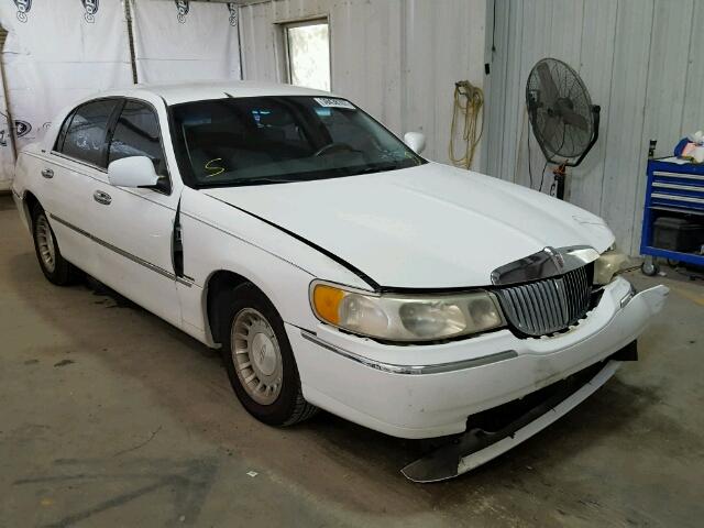 1LNHM81W41Y688706 - 2001 LINCOLN TOWN CAR WHITE photo 1