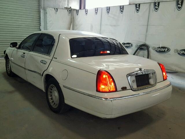 1LNHM81W41Y688706 - 2001 LINCOLN TOWN CAR WHITE photo 3