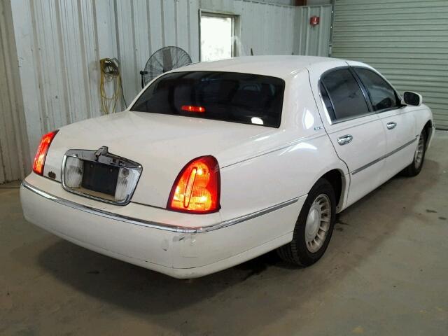 1LNHM81W41Y688706 - 2001 LINCOLN TOWN CAR WHITE photo 4