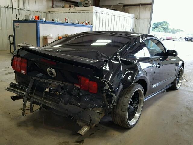 1ZVHT82H095102701 - 2009 FORD MUSTANG GT BLACK photo 4