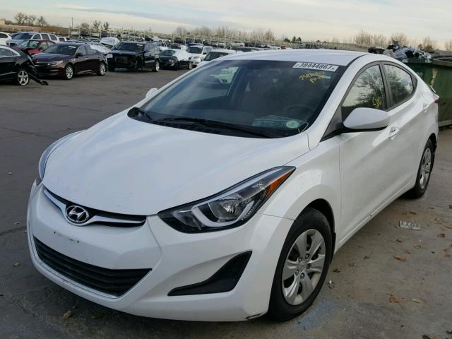 5NPDH4AE7GH679306 - 2016 HYUNDAI ELANTRA SE WHITE photo 2