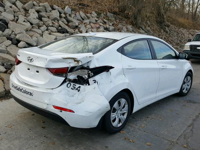 5NPDH4AE7GH679306 - 2016 HYUNDAI ELANTRA SE WHITE photo 4