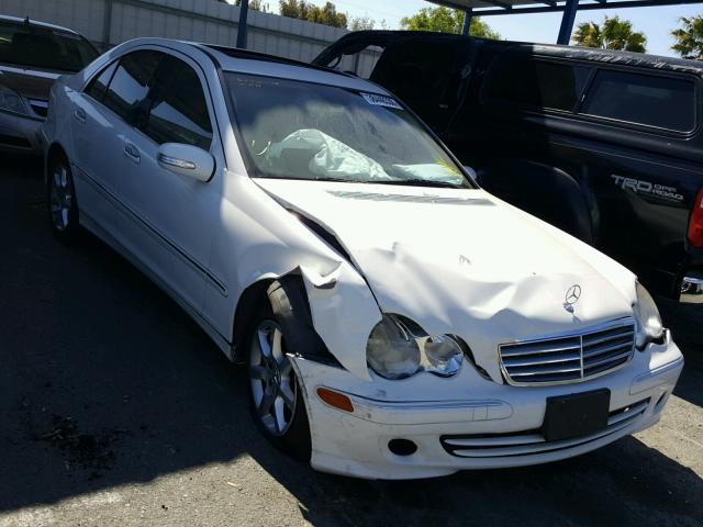 WDBRF56H17F877635 - 2007 MERCEDES-BENZ C 350 WHITE photo 1