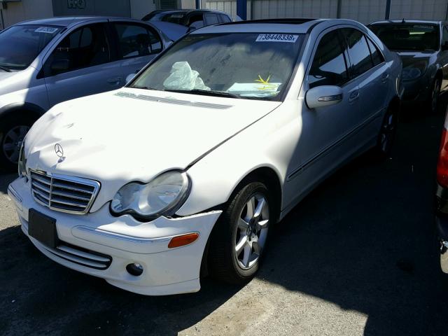 WDBRF56H17F877635 - 2007 MERCEDES-BENZ C 350 WHITE photo 2