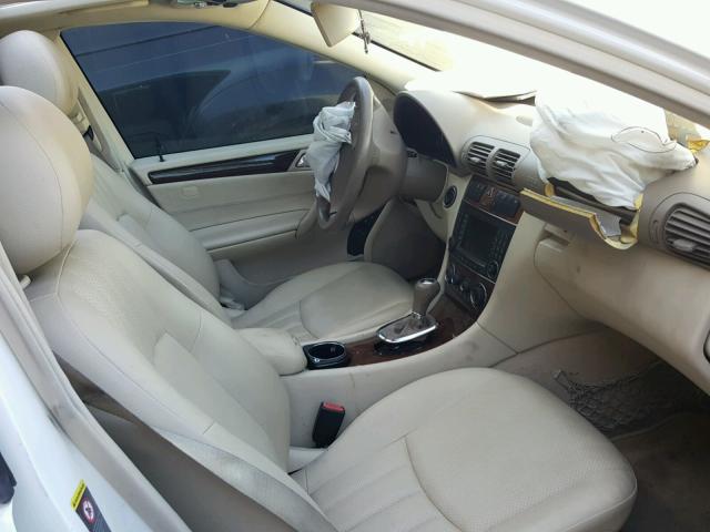 WDBRF56H17F877635 - 2007 MERCEDES-BENZ C 350 WHITE photo 5