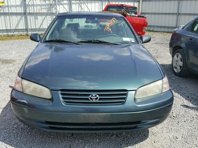 JT2BG22K4W0151228 - 1998 TOYOTA CAMRY CE GREEN photo 9