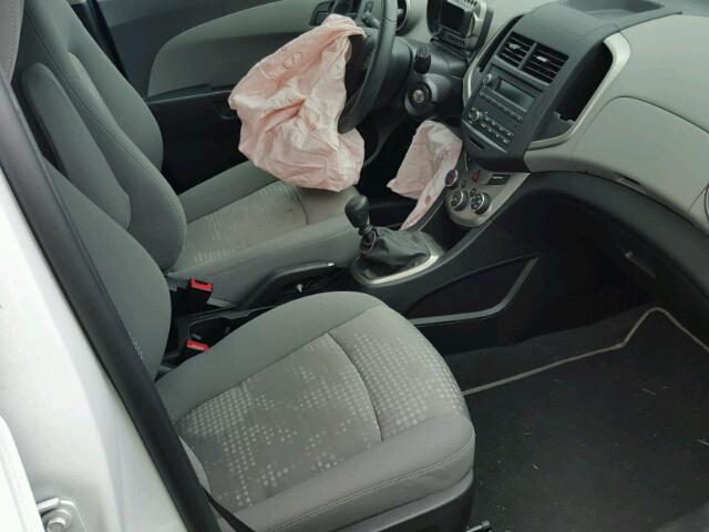 1G1JB6SH7G4175054 - 2016 CHEVROLET SONIC LS WHITE photo 5