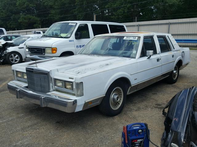 1LNBM81F4JY763507 - 1988 LINCOLN TOWN CAR WHITE photo 2