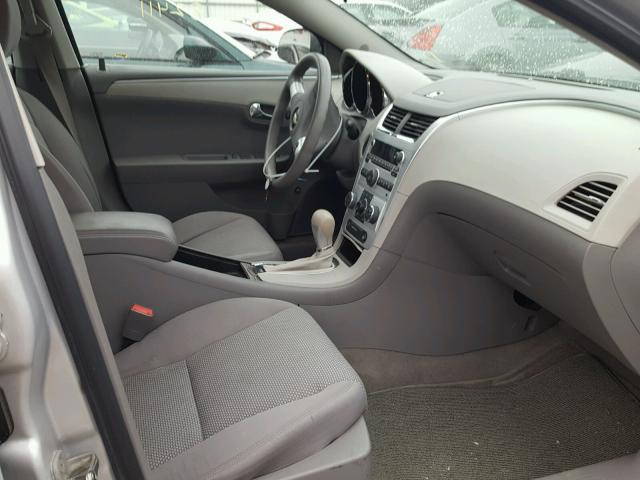 1G1ZB5EB1AF102696 - 2010 CHEVROLET MALIBU LS 银色 照片 5