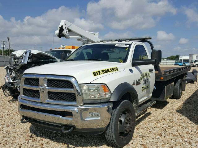 3C7WRMDL9DG528569 - 2013 RAM 5500 WHITE photo 2