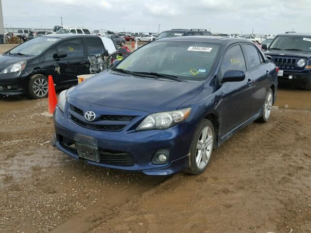 5YFBU4EEXDP126676 - 2013 TOYOTA COROLLA BLUE photo 2