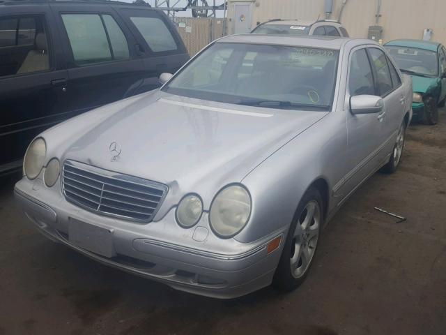 WDBJF70J32B489021 - 2002 MERCEDES-BENZ E 430 SILVER photo 2