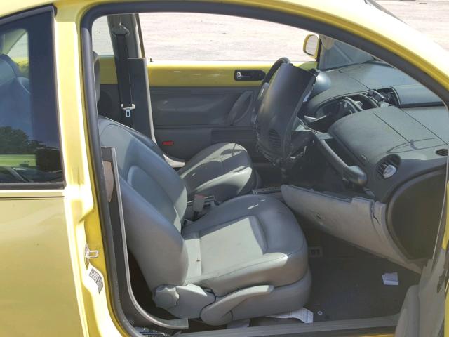 3VWCC21C21M407581 - 2001 VOLKSWAGEN NEW BEETLE YELLOW photo 5