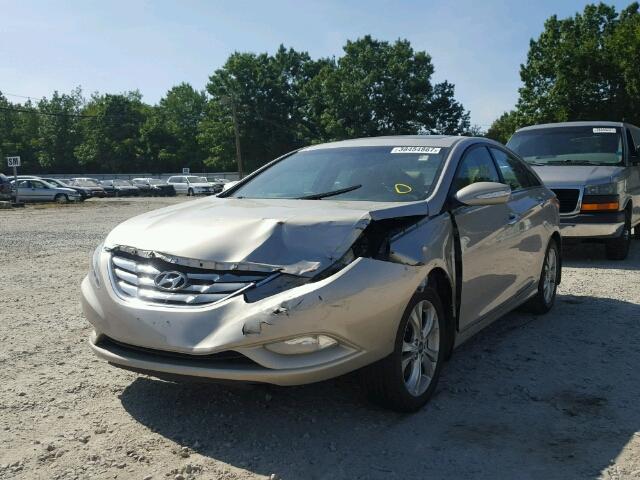 5NPEC4AC1BH153800 - 2011 HYUNDAI SONATA SE/ SILVER photo 2