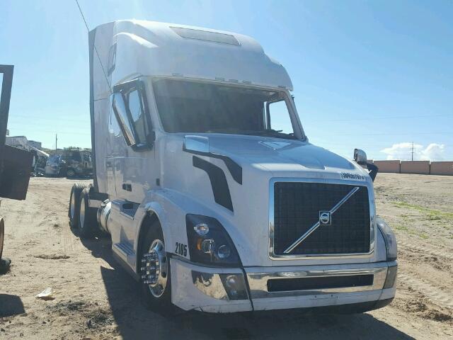 4V4NC9EH8GN942847 - 2016 VOLVO VN VNL WHITE photo 1