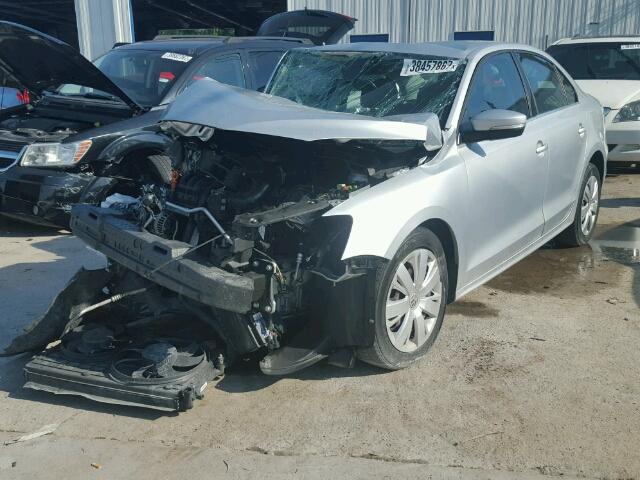 3VWDX7AJ6DM352660 - 2013 VOLKSWAGEN JETTA SE 银色 照片 2
