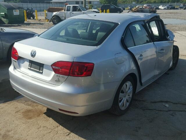 3VWDX7AJ6DM352660 - 2013 VOLKSWAGEN JETTA SE SILVER photo 4