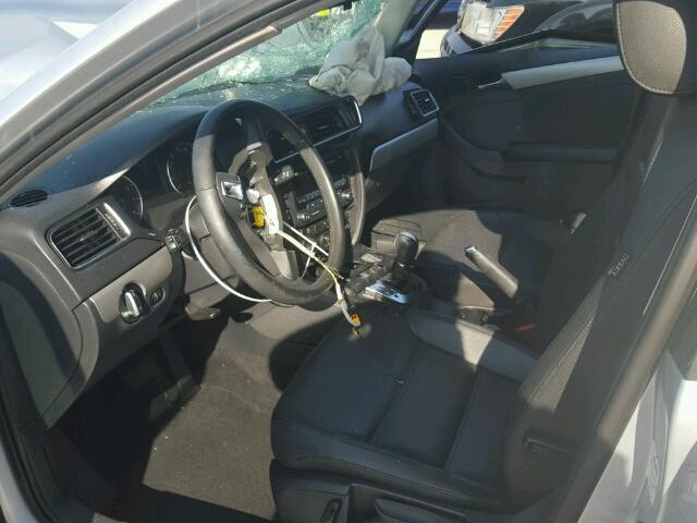 3VWDX7AJ6DM352660 - 2013 VOLKSWAGEN JETTA SE 银色 照片 5