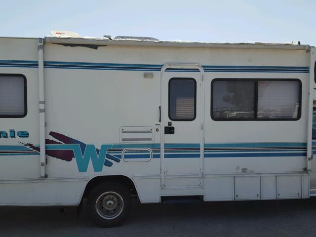 1FDXE40S4XHA91693 - 1999 WINNEBAGO WINNEBAGO WHITE photo 9