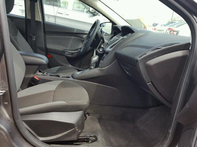 1FADP3F27EL229035 - 2014 FORD FOCUS SE GRAY photo 5