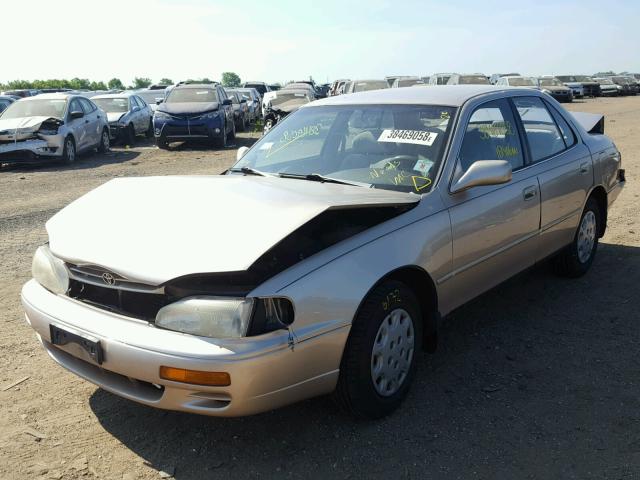 4T1BG12K1TU801246 - 1996 TOYOTA CAMRY DX GOLD photo 2