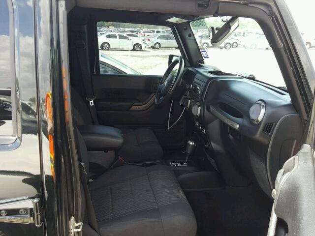 1C4HJWDG0CL203421 - 2012 JEEP WRANGLER U BLACK photo 5