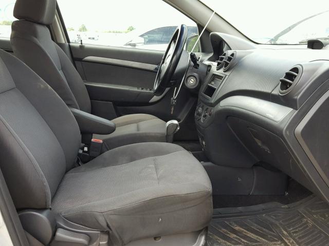 KL1TD5DE8AB134594 - 2010 CHEVROLET AVEO LS SILVER photo 5