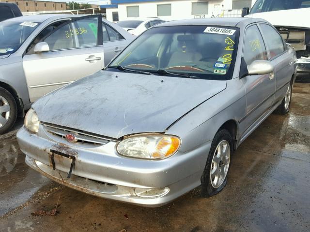 KNAFB121615055344 - 2001 KIA SEPHIA BAS SILVER photo 2