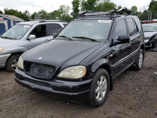 4JGAB72E8YA181821 - 2000 MERCEDES-BENZ ML 430 黑色 照片 2
