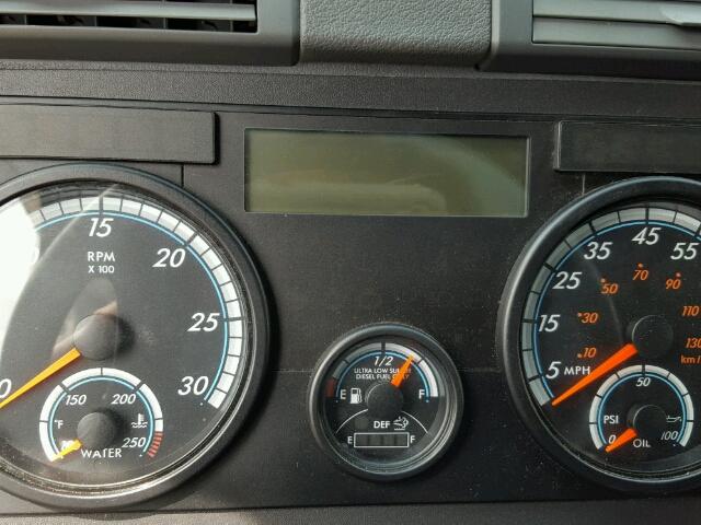 3AKJGLDR1HDHY6688 - 2017 FREIGHTLINER CASCADIA 1 WHITE photo 8