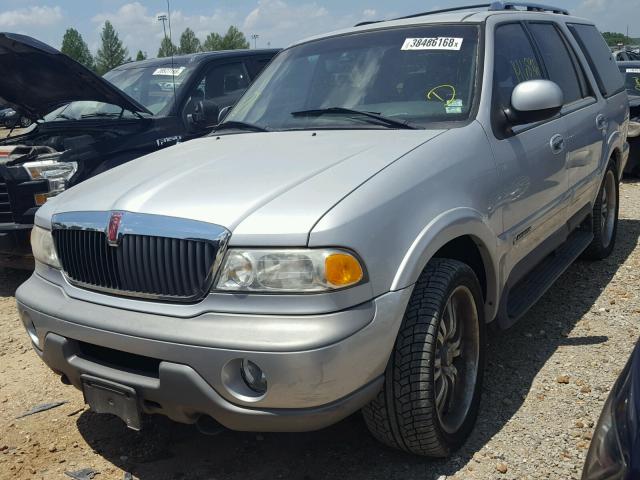 5LMPU28A1XLJ32200 - 1999 LINCOLN NAVIGATOR 银色 照片 2