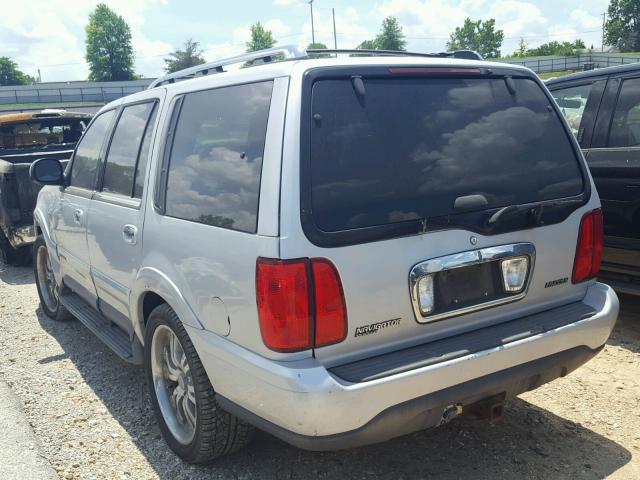 5LMPU28A1XLJ32200 - 1999 LINCOLN NAVIGATOR 银色 照片 3
