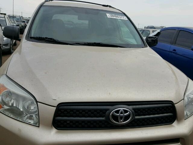 JTMBD33V666005375 - 2006 TOYOTA RAV4 GOLD photo 7