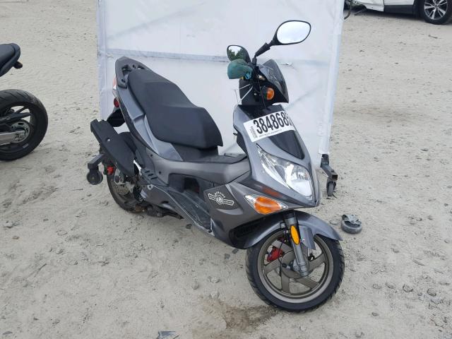 RFVM2C804E1000673 - 2014 GENUINE SCOOTER CO. BLUR SS220 GRAY photo 1