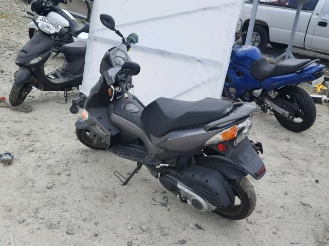 RFVM2C804E1000673 - 2014 GENUINE SCOOTER CO. BLUR SS220 GRAY photo 3