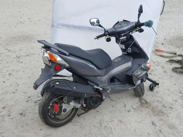 RFVM2C804E1000673 - 2014 GENUINE SCOOTER CO. BLUR SS220 GRAY photo 4