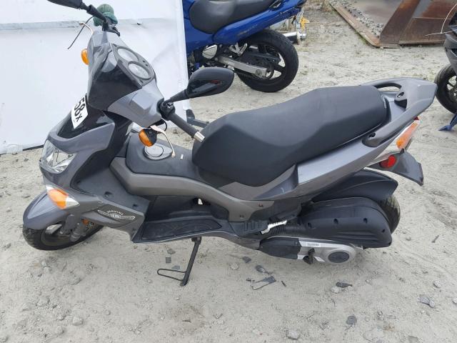 RFVM2C804E1000673 - 2014 GENUINE SCOOTER CO. BLUR SS220 GRAY photo 9