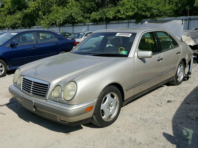 WDBJF72F9VA251189 - 1997 MERCEDES-BENZ E 420 BEIGE photo 2