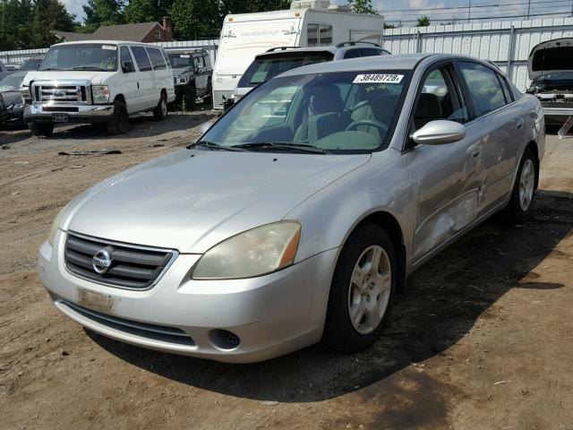 1N4AL11D52C277205 - 2002 NISSAN ALTIMA BAS SILVER photo 2