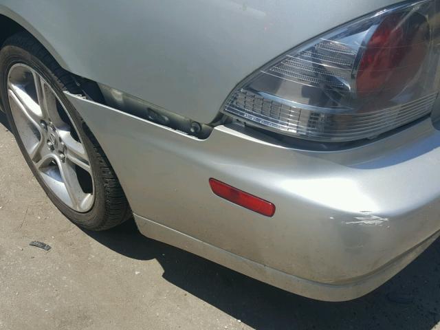 JTHBD192740082207 - 2004 LEXUS IS 300 SILVER photo 9