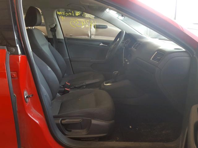 3VW2K7AJ9CM377864 - 2012 VOLKSWAGEN JETTA BASE 红色 照片 5