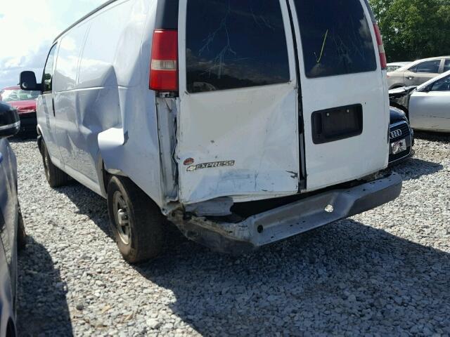 1GCFG15X671157893 - 2007 CHEVROLET EXPRESS G1 WHITE photo 9