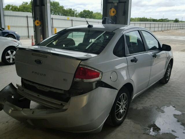 1FAHP3FN2BW134663 - 2011 FORD FOCUS SE SILVER photo 4