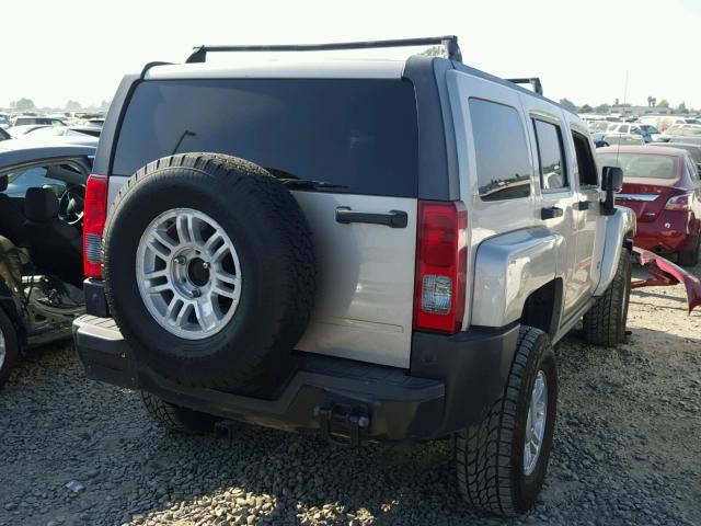 5GTEN13E298134679 - 2009 HUMMER H3 SILVER photo 4