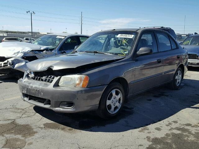 KMHCG45C21U226629 - 2001 HYUNDAI ACCENT GRAY photo 2