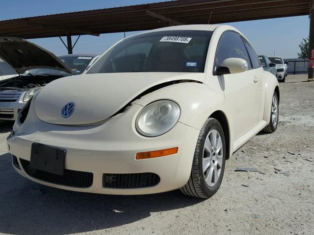 3VWPW31C89M500602 - 2009 VOLKSWAGEN NEW BEETLE 奶油色 照片 2