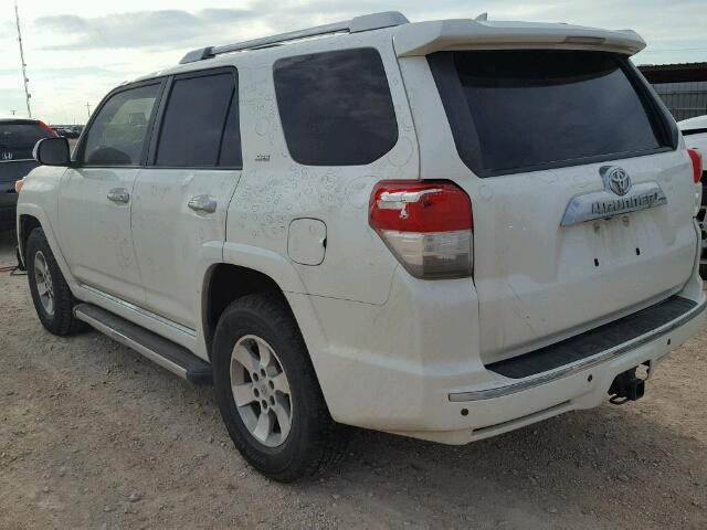 JTEBU5JR6C5085484 - 2012 TOYOTA 4RUNNER SR WHITE photo 3