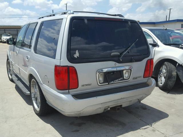 5LMRU27A4YLJ01034 - 2000 LINCOLN NAVIGATOR SILVER photo 3