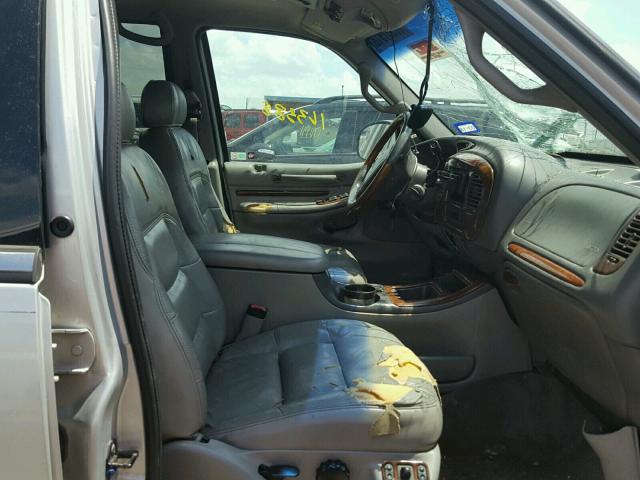 5LMRU27A4YLJ01034 - 2000 LINCOLN NAVIGATOR SILVER photo 5